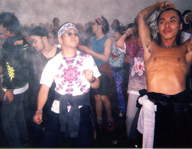 r2_ravers2.jpg